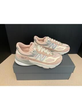 New! Youth’s Girls New Balance 990v6 Pink/White Athletic Shoes. Size 2.5Y. Nice
